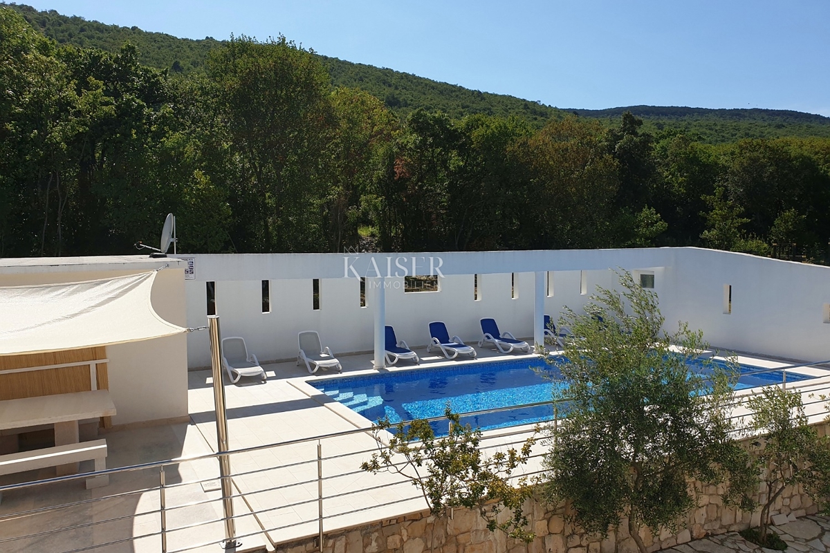 Rabac - casa plurifamiliare con piscina, 500 m2