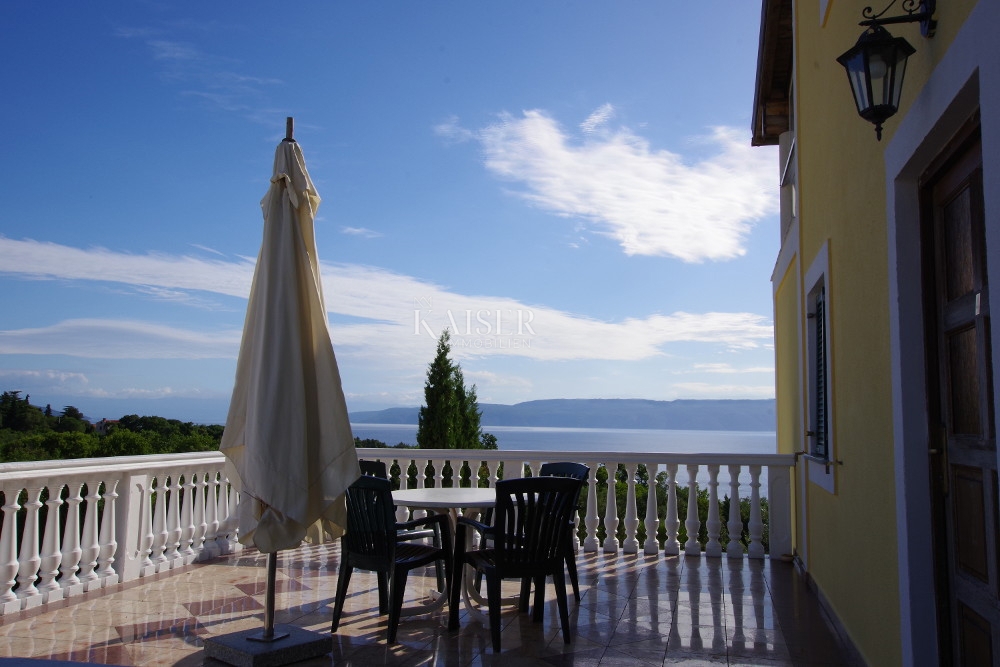 Rabac - casa plurifamiliare con piscina, 500 m2