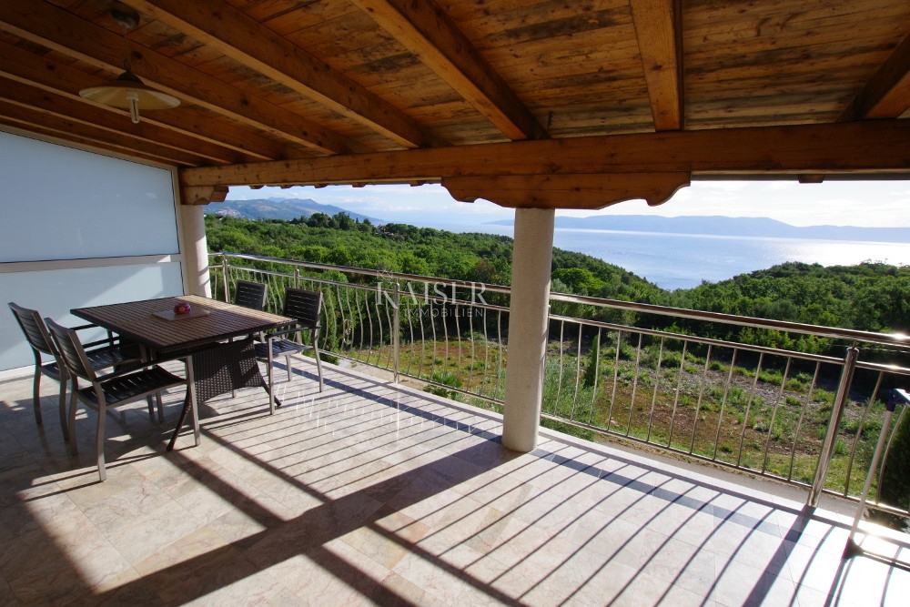 Rabac - casa plurifamiliare con piscina, 500 m2