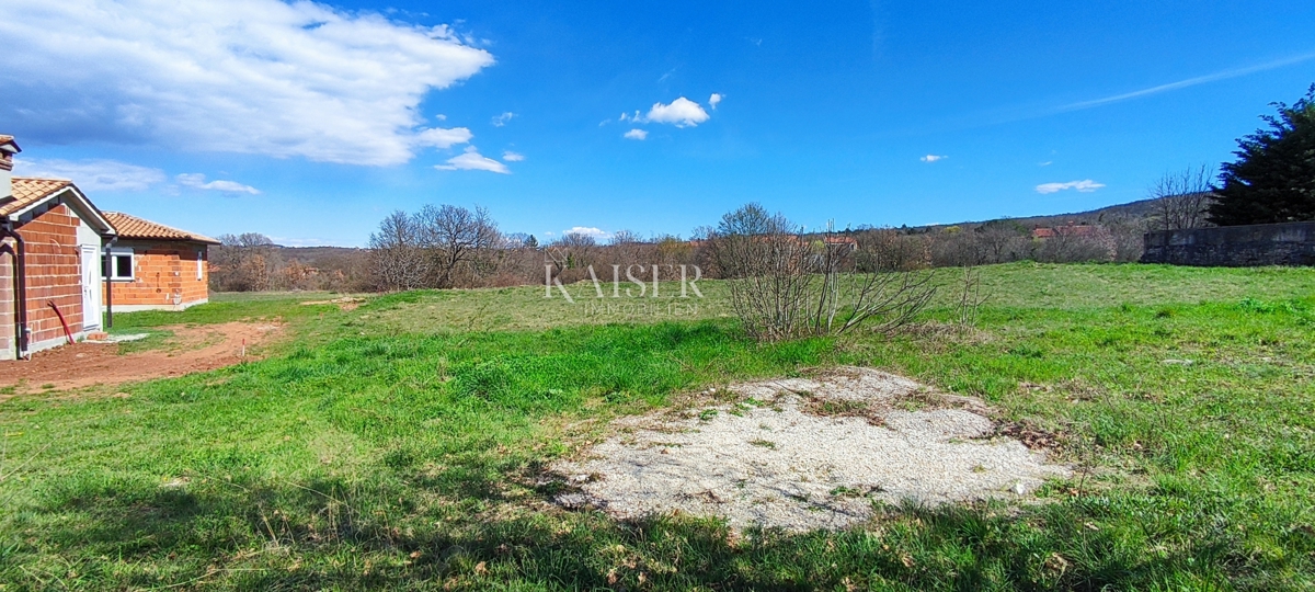 Labin - terreno edificabile vicino al centro, 1.320 m2