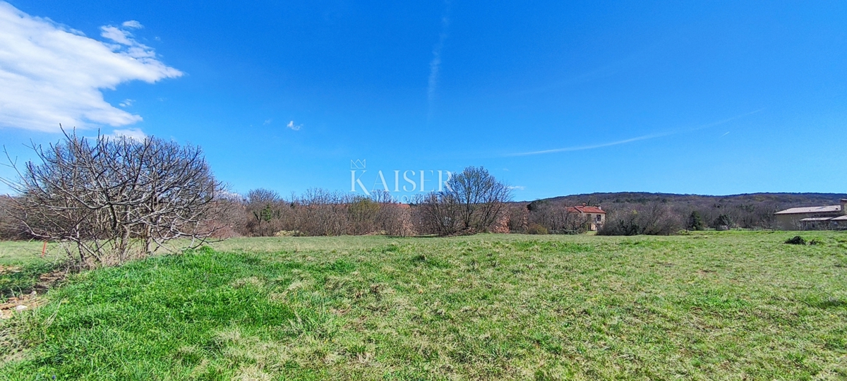 Labin - terreno edificabile vicino al centro, 1.320 m2