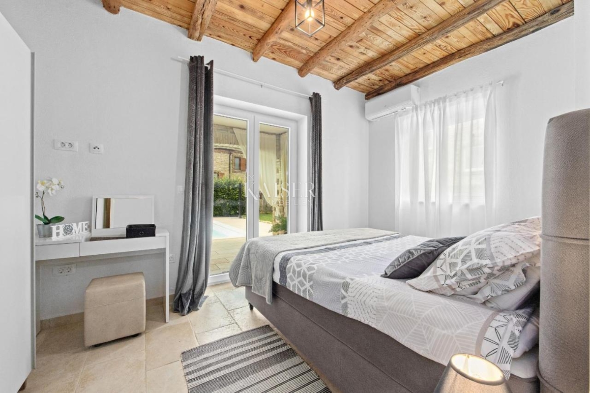 Svetvinčenat - villa rustica con piscina, 160 m2