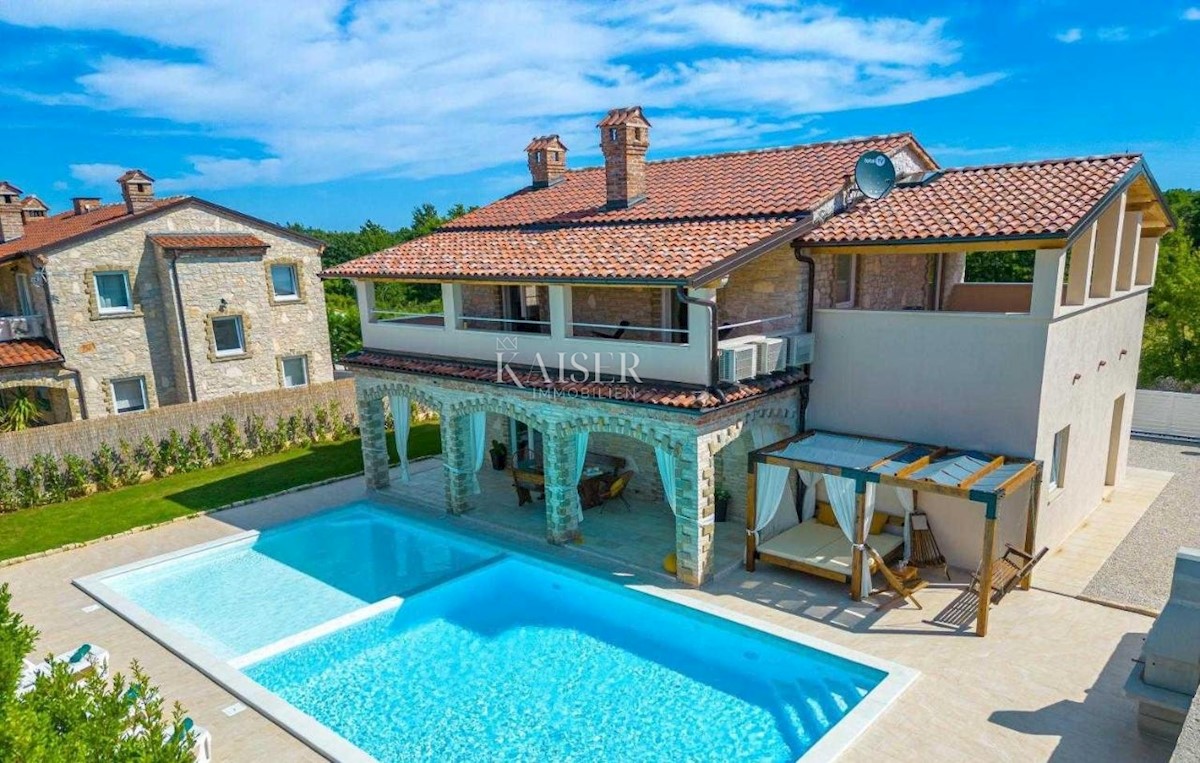 Svetvinčenat - villa rustica con piscina, 160 m2