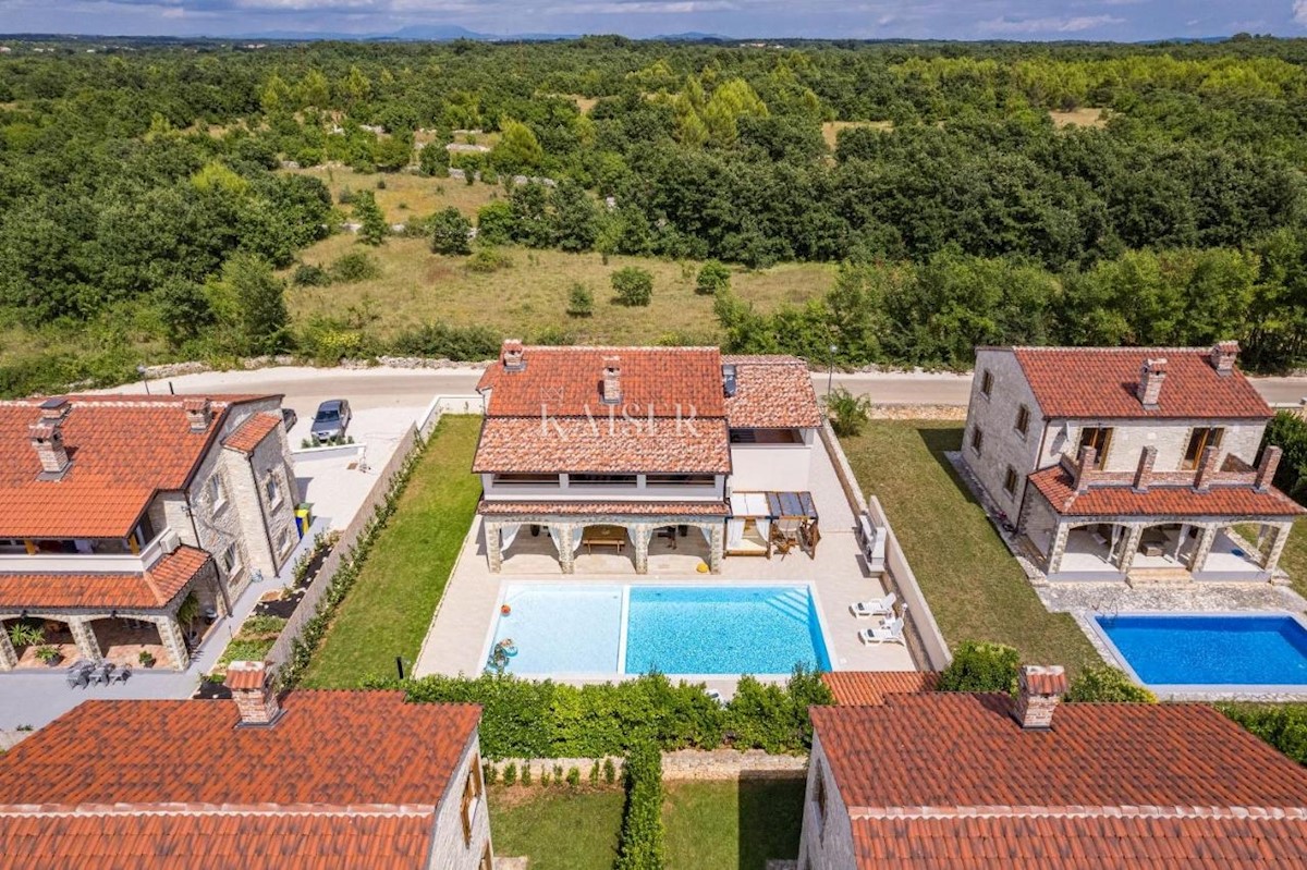 Svetvinčenat - villa rustica con piscina, 160 m2