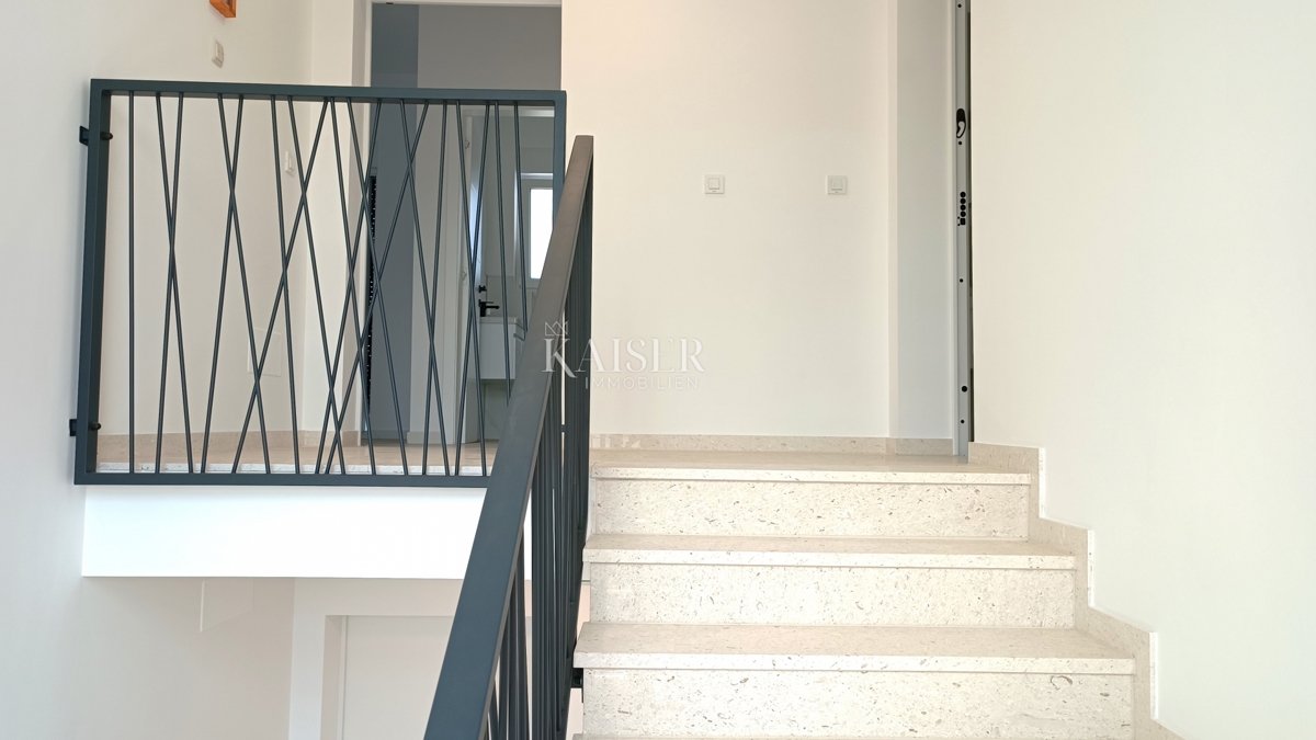 Malinska, Isola di Krk - appartamento 107m2 con vista mare