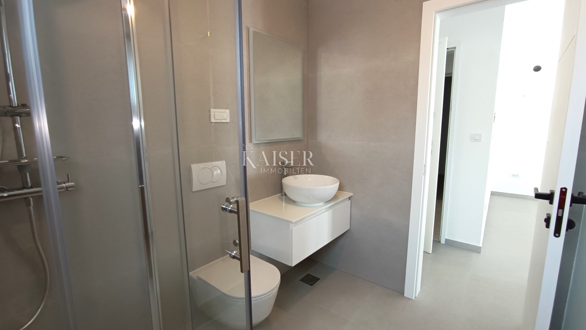 Malinska, Isola di Krk - appartamento 107m2 con vista mare