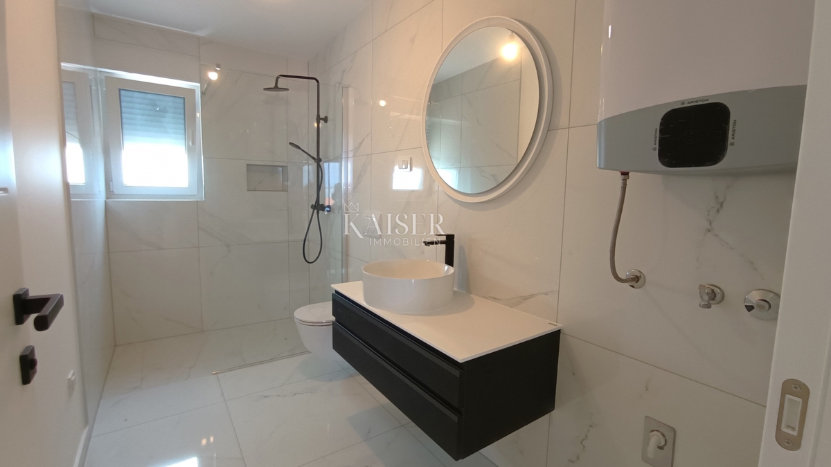 Malinska, Isola di Krk - appartamento 107m2 con vista mare