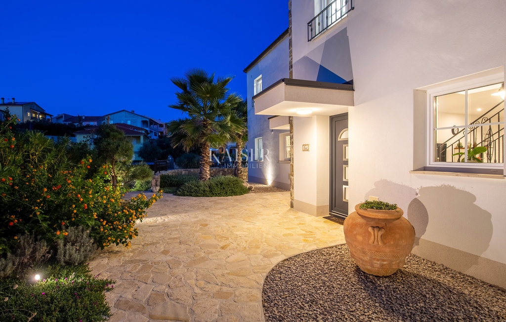 Kornić, Isola di Krk - villa 121m2 con vista mare e piscina
