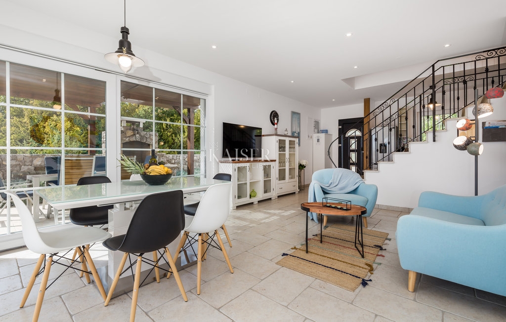 Kornić, Isola di Krk - villa 121m2 con vista mare e piscina