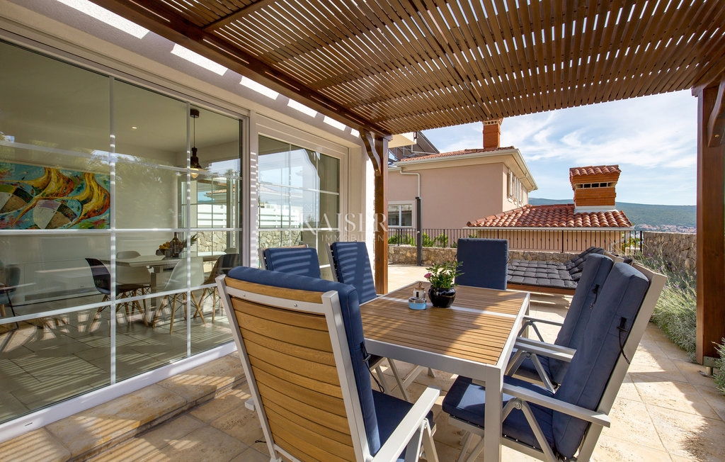 Kornić, Isola di Krk - villa 121m2 con vista mare e piscina