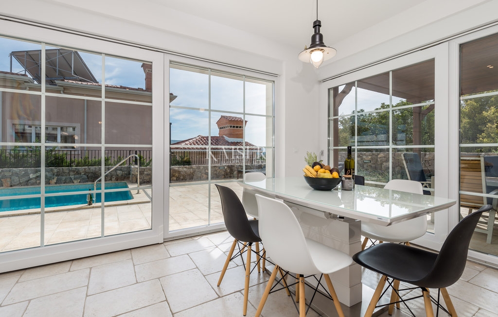 Kornić, Isola di Krk - villa 121m2 con vista mare e piscina