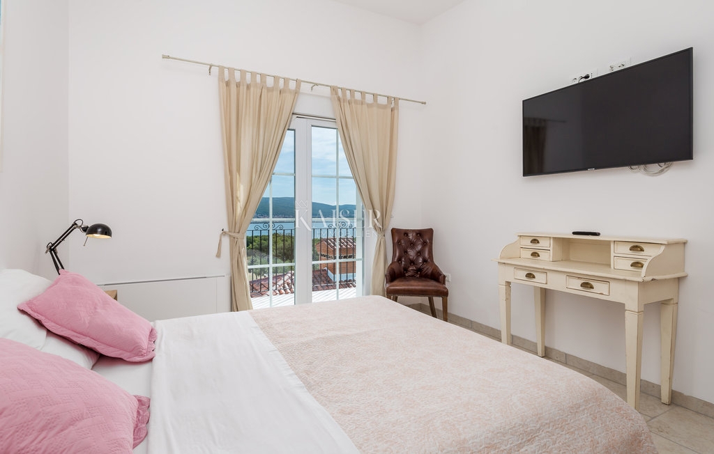 Kornić, Isola di Krk - villa 121m2 con vista mare e piscina