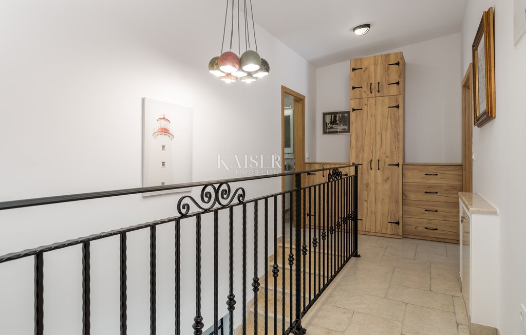 Kornić, Isola di Krk - villa 121m2 con vista mare e piscina