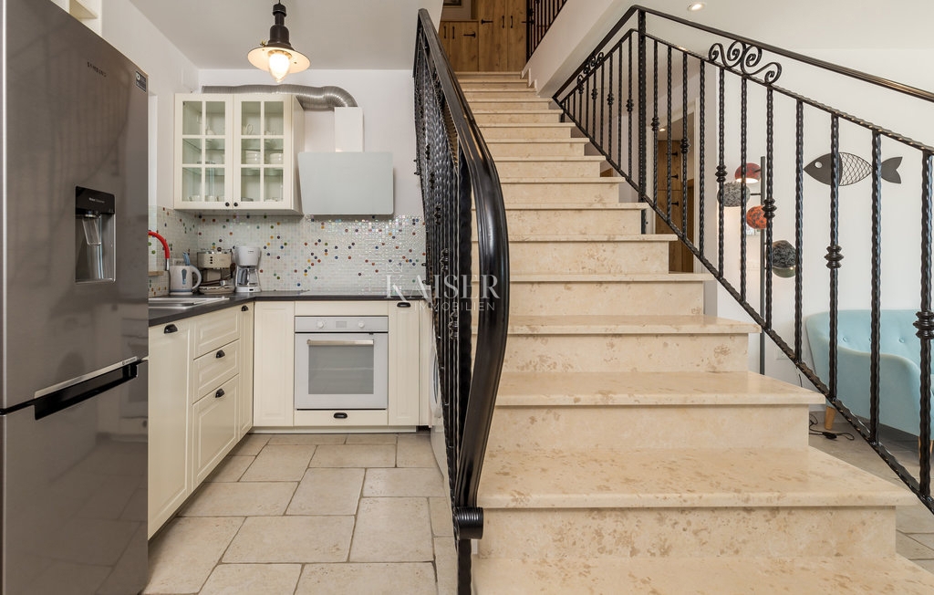 Kornić, Isola di Krk - villa 121m2 con vista mare e piscina