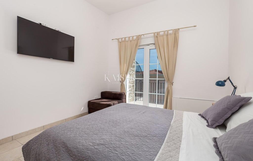 Kornić, Isola di Krk - villa 121m2 con vista mare e piscina