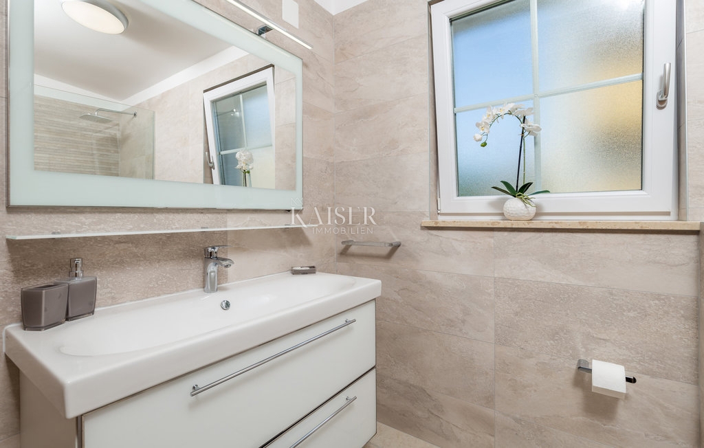 Kornić, Isola di Krk - villa 121m2 con vista mare e piscina