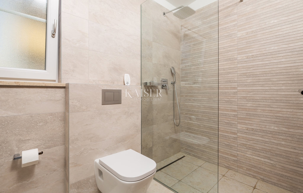 Kornić, Isola di Krk - villa 121m2 con vista mare e piscina