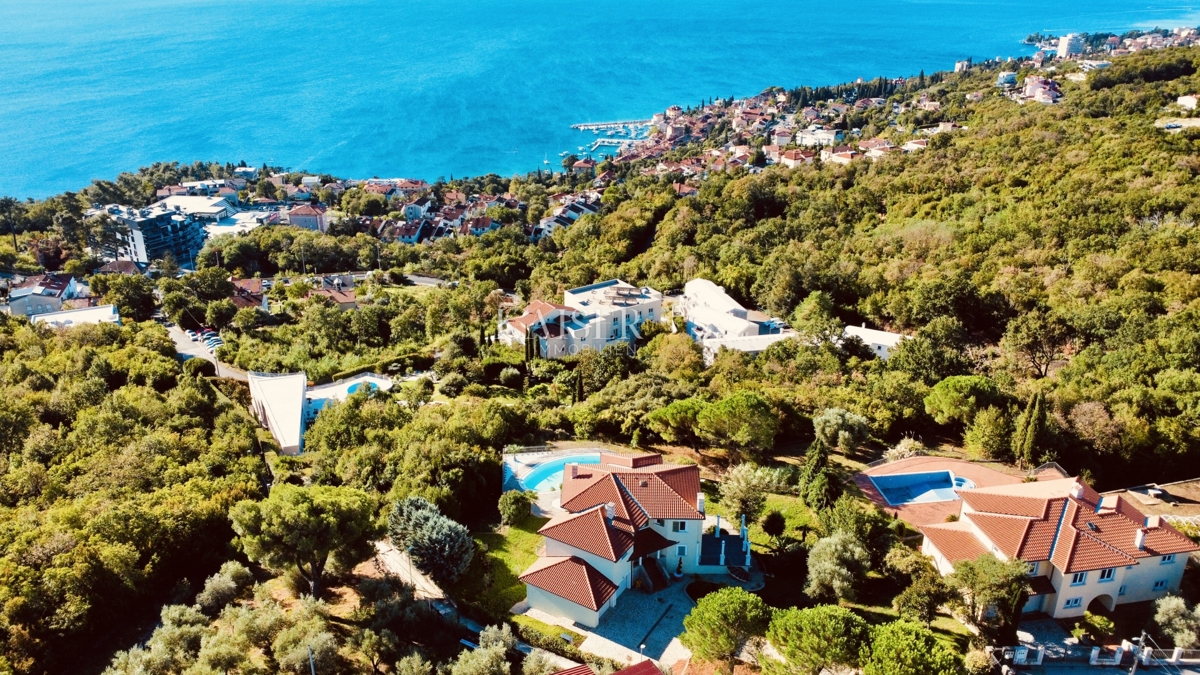 Opatija, Pobri - villa su 4300 m2 con una vista fantastica