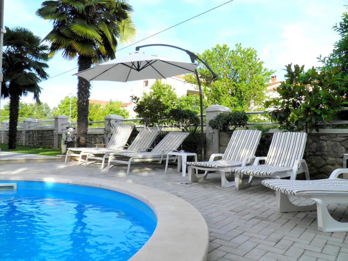 Istria, Parenzo - casa plurifamiliare con piscina,  685 m2