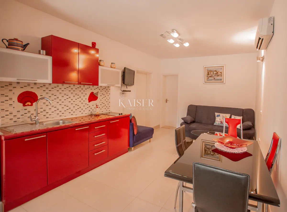 Istria, Parenzo - casa plurifamiliare con piscina,  685 m2