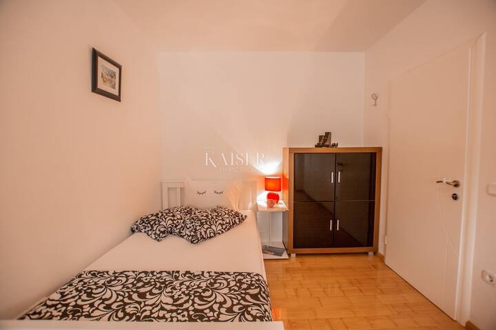 Istria, Parenzo - casa plurifamiliare con piscina,  685 m2