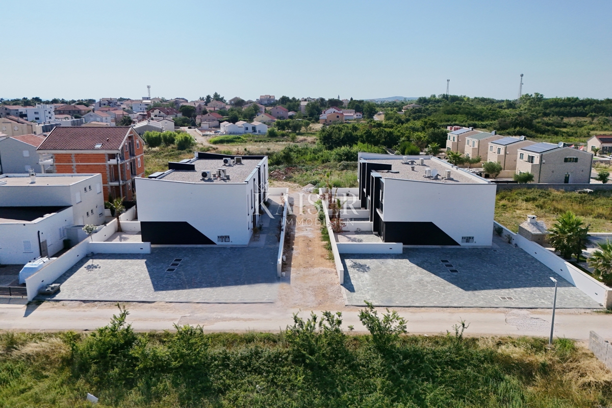  Zara, Privlaka, appartamento duplex con giardino privato, a 400 metri dal mare