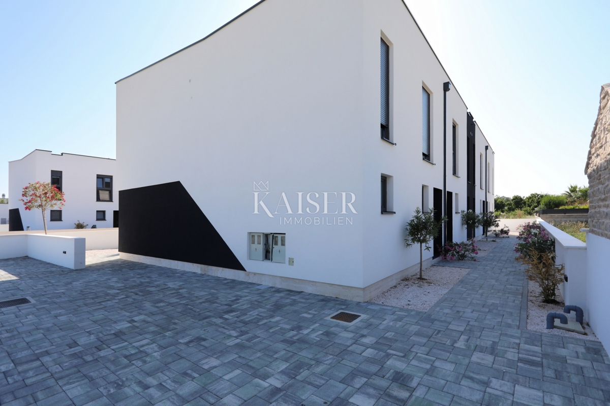  Zara, Privlaka, appartamento duplex con giardino privato, a 400 metri dal mare