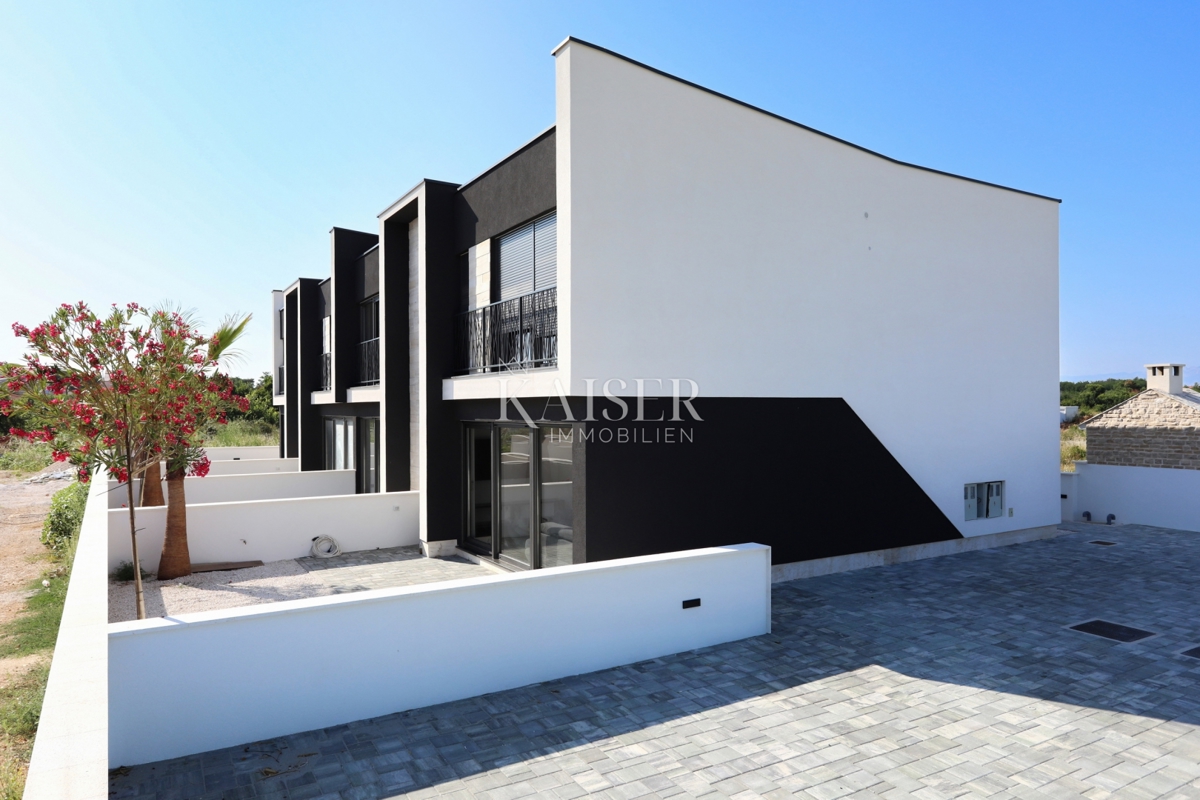  Zara, Privlaka, appartamento duplex con giardino privato, a 400 metri dal mare