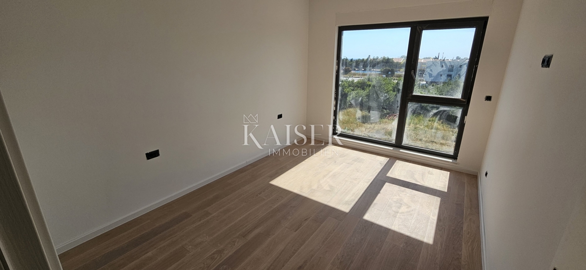 Istria, Umago - appartamento con una camera da letto in una nuova costruzione, 47m2, terzo piano, posizione attraente