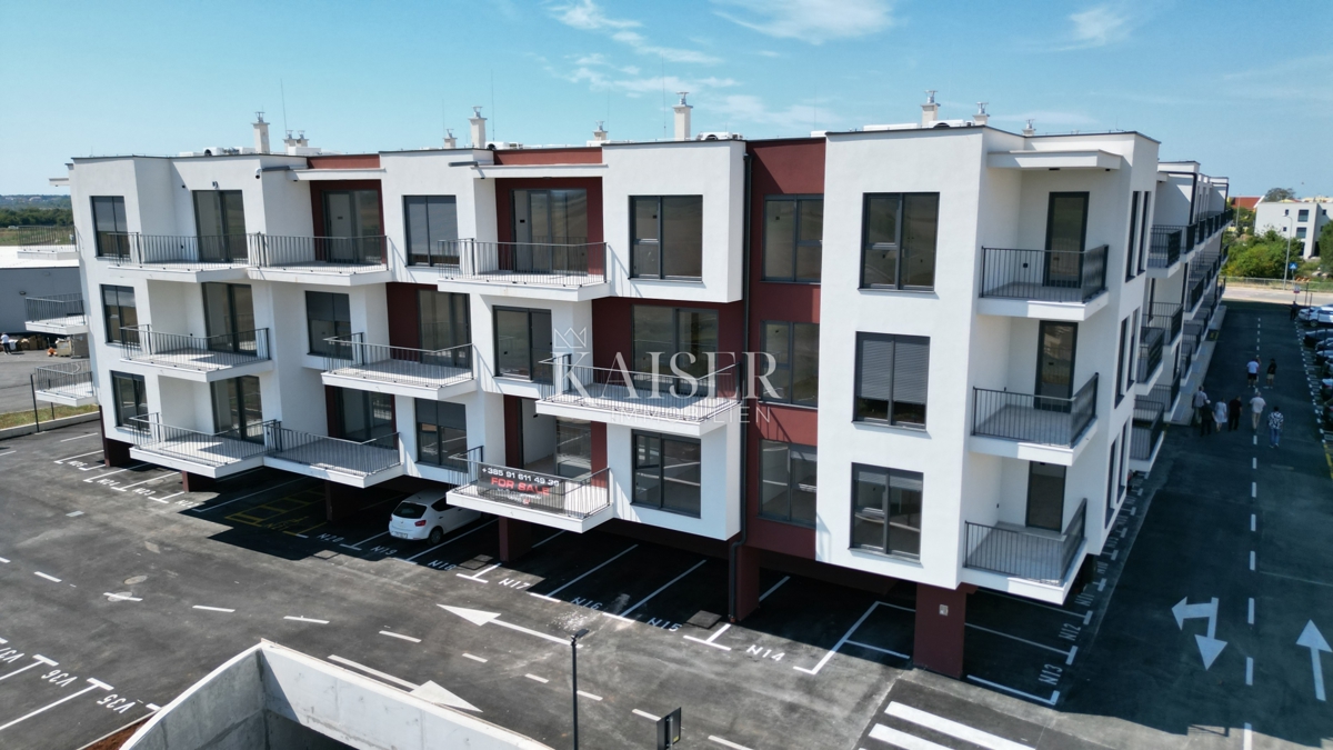 Istria, Umago - appartamento con una camera da letto in una nuova costruzione, 47m2, terzo piano, posizione attraente