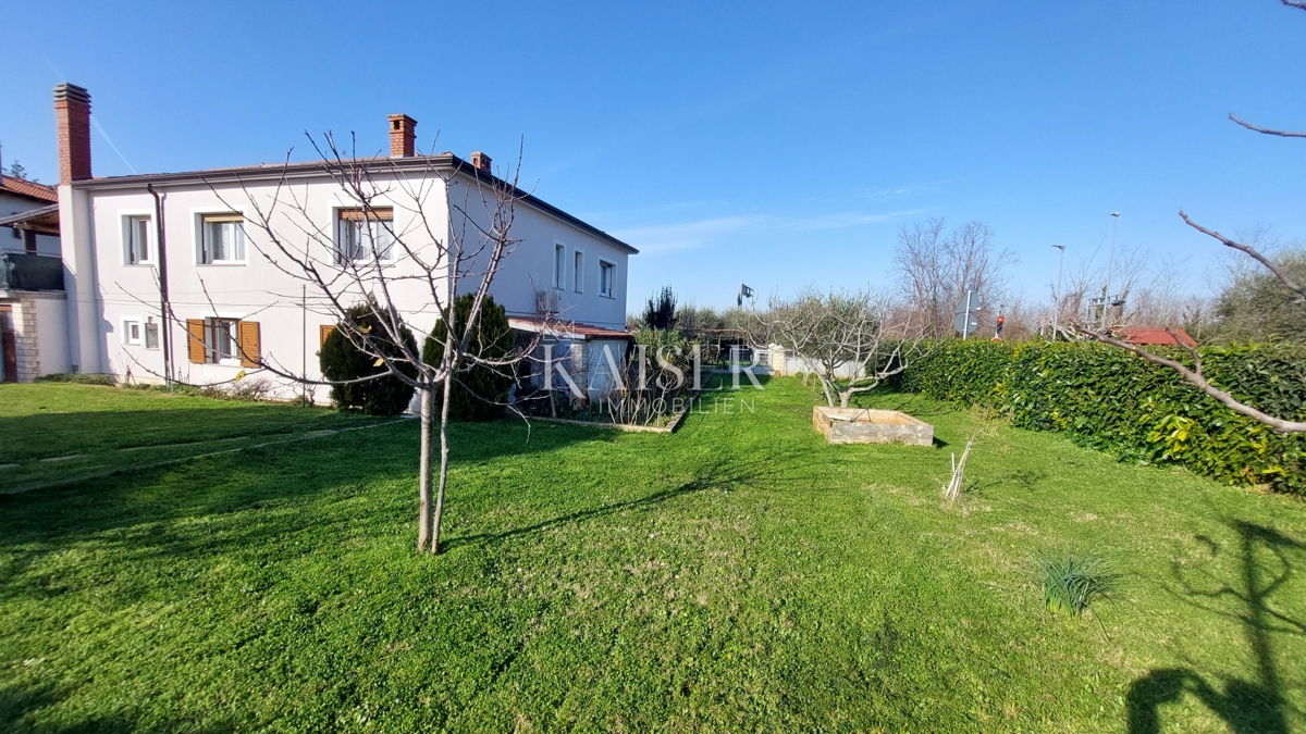 Istria, zona Umago - casa indipendente con 4 appartamenti e ampio giardino