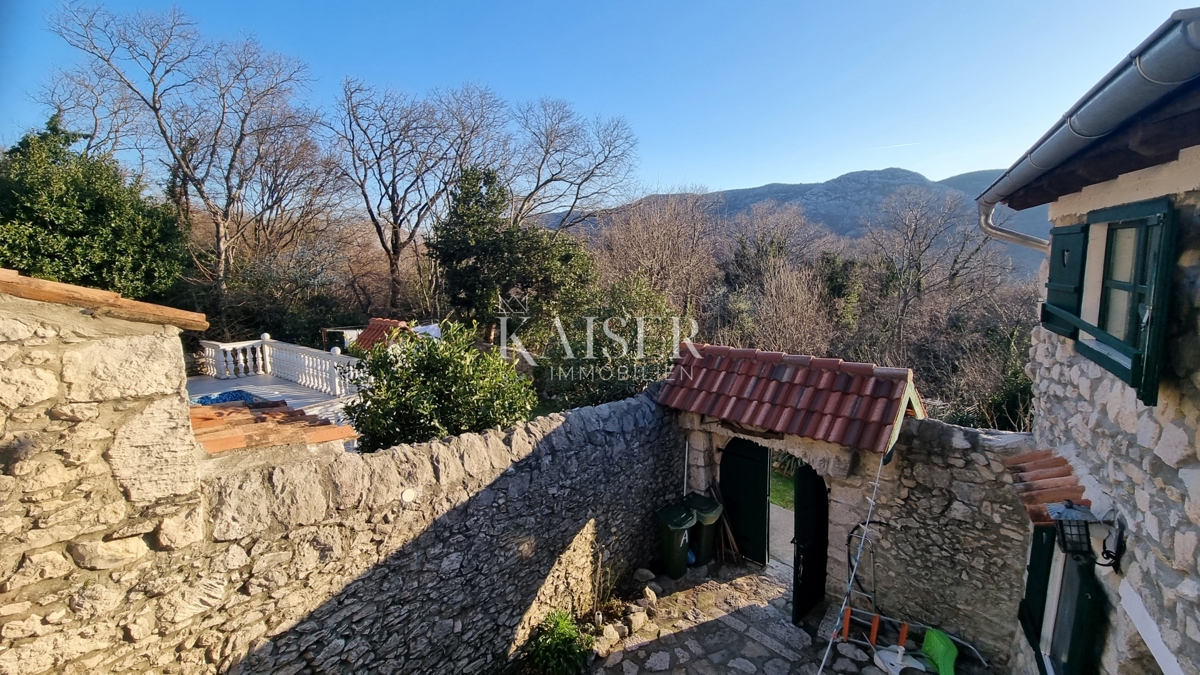 Crikvenica, Tribalj - bella casa in pietra con giardino