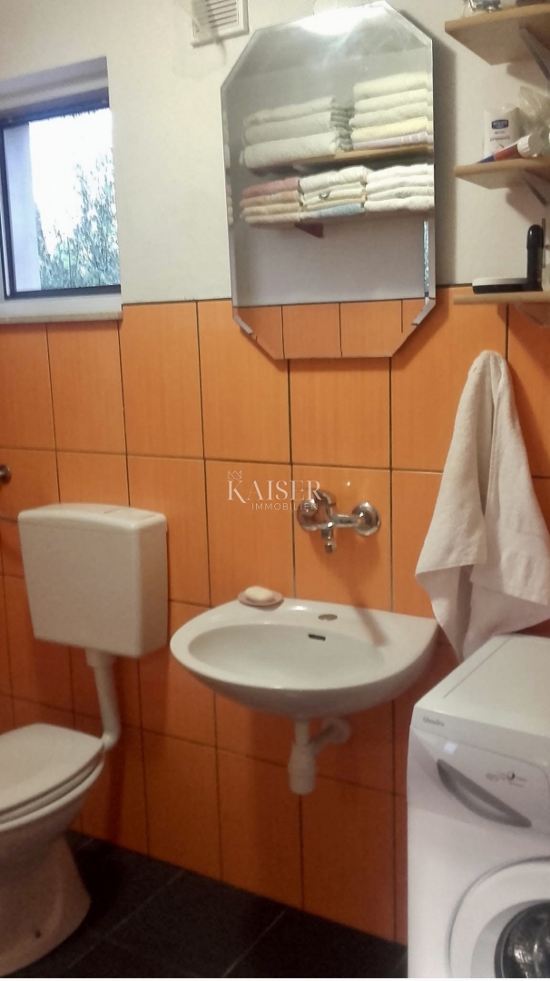 Vir, casa con due unità separate, a 200 m dal mare