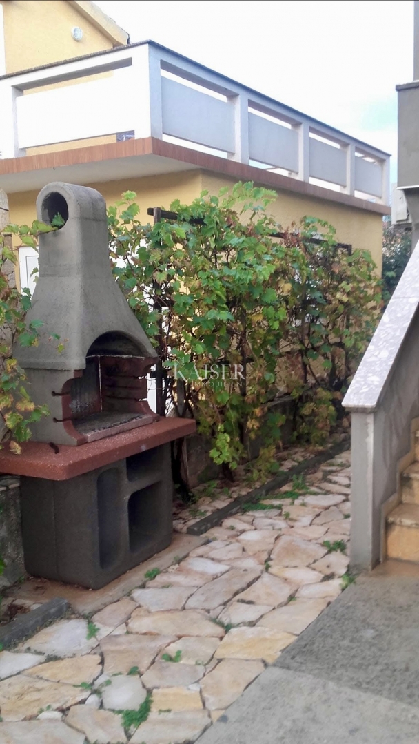 Vir, casa con due unità separate, a 200 m dal mare