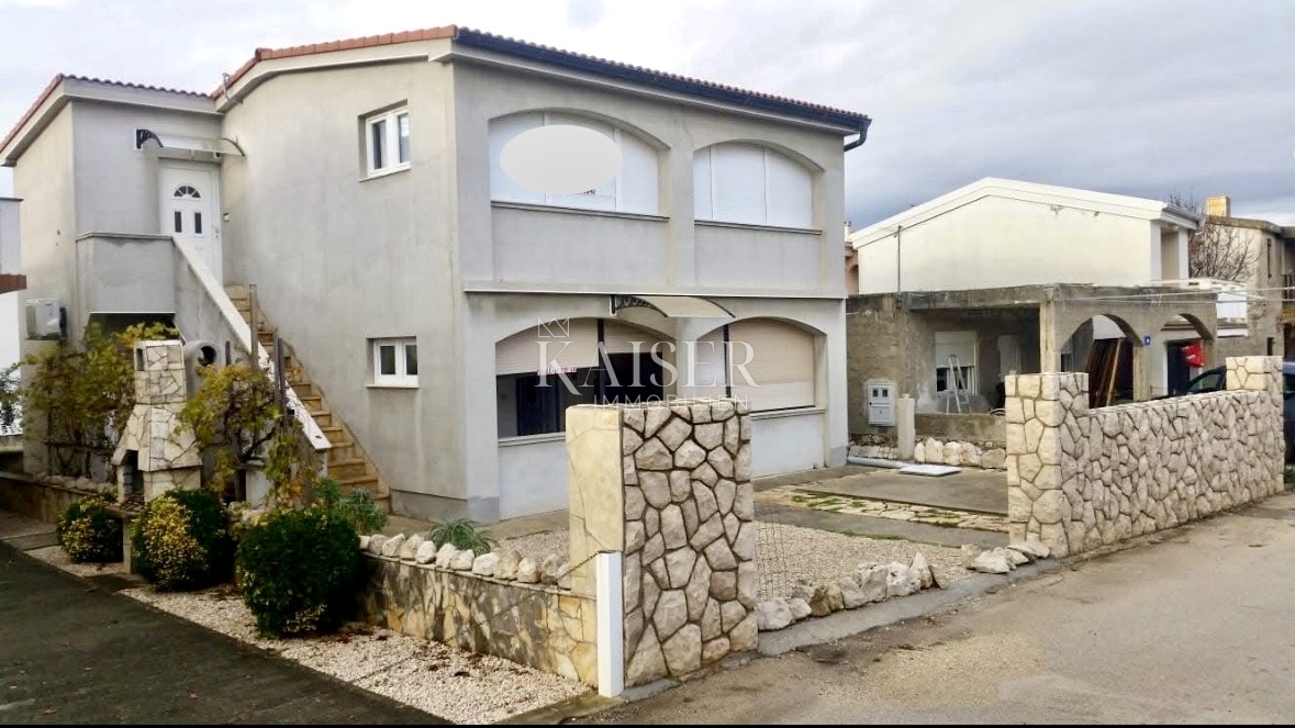 Vir, casa con due unità separate, a 200 m dal mare