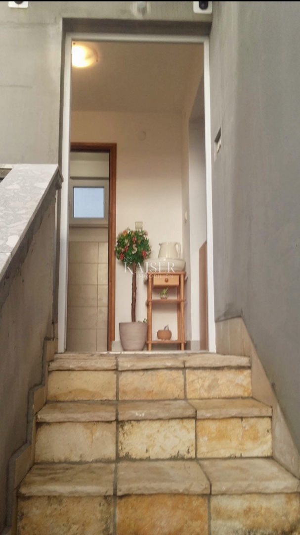 Vir, casa con due unità separate, a 200 m dal mare