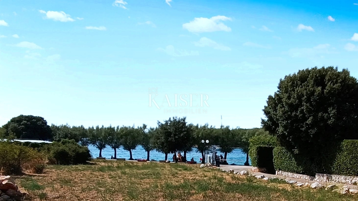 Isola di Krk, Punat - terreno edificabile 2184m2, 70m dal mare