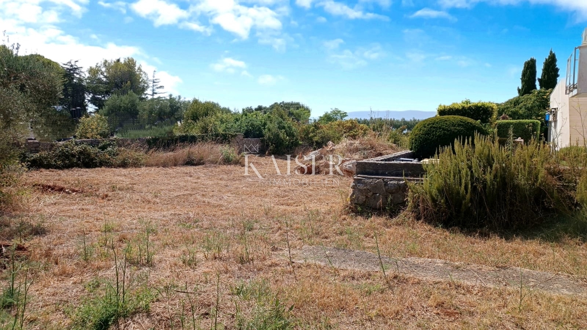Isola di Krk, Punat - terreno edificabile 2184m2, 70m dal mare