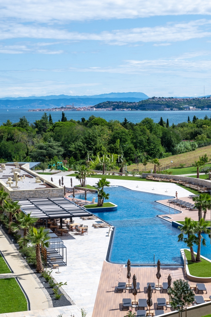 Istria, Umago, Salvore - appartamento 61m2, in un resort di lusso, adattato per disabili