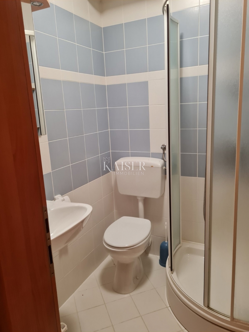 Isola di Cres, Cres, casa con più appartamenti