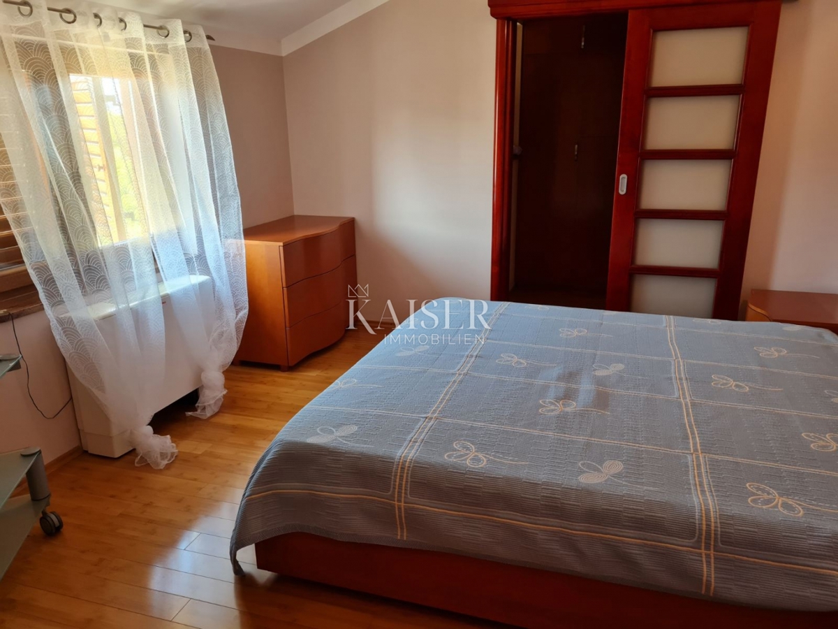 Isola di Cres, Cres, casa con più appartamenti