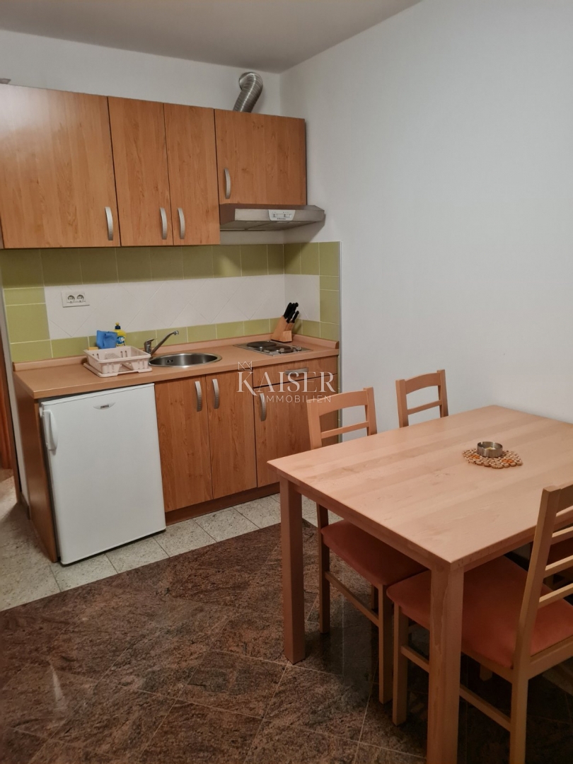 Isola di Cres, Cres, casa con più appartamenti