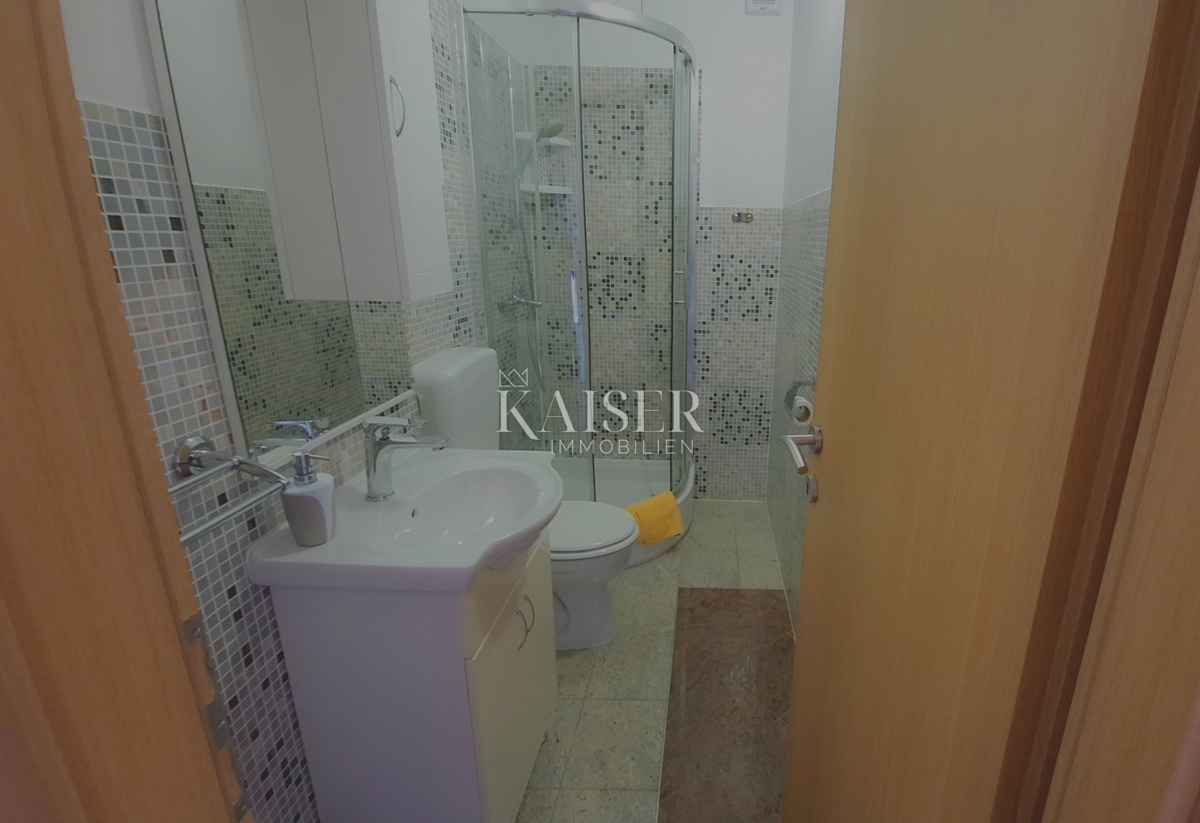 Isola di Cres, Cres, casa con più appartamenti