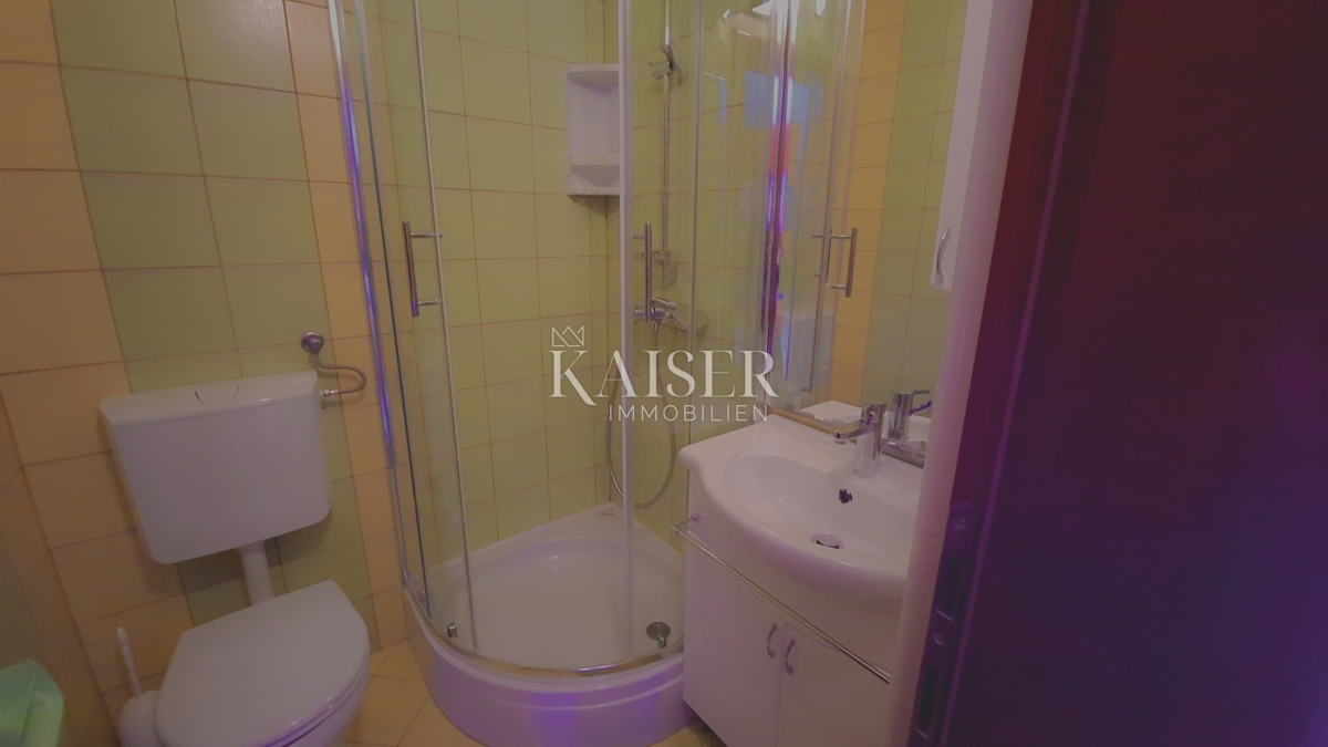 Isola di Cres, Cres, casa con più appartamenti