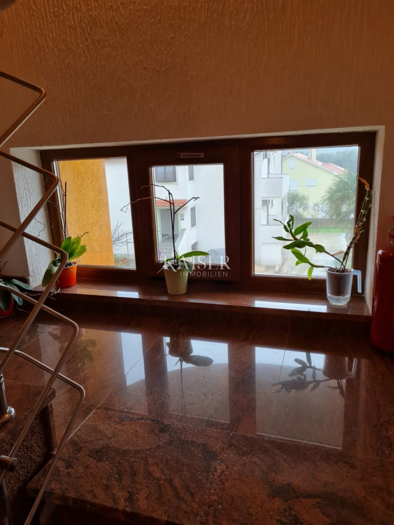 Isola di Cres, Cres, casa con più appartamenti