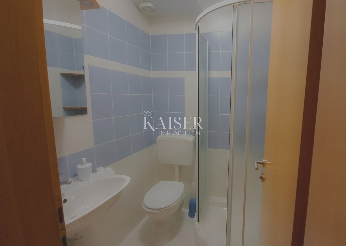 Isola di Cres, Cres, casa con più appartamenti