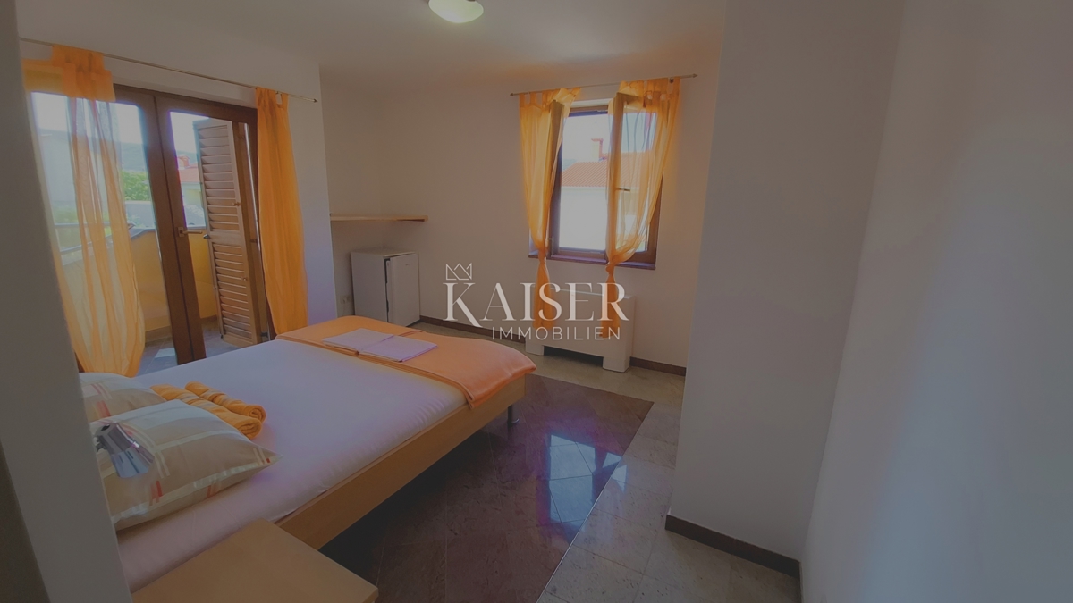 Isola di Cres, Cres, casa con più appartamenti