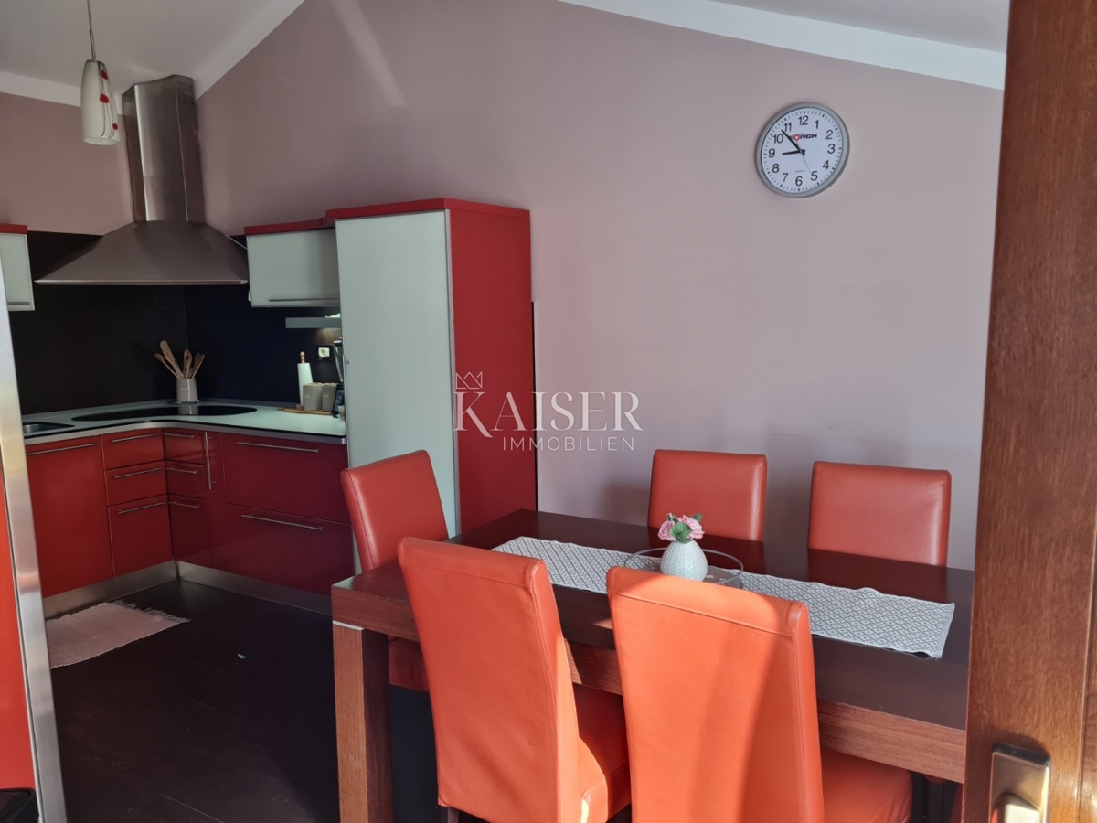 Isola di Cres, Cres, casa con più appartamenti