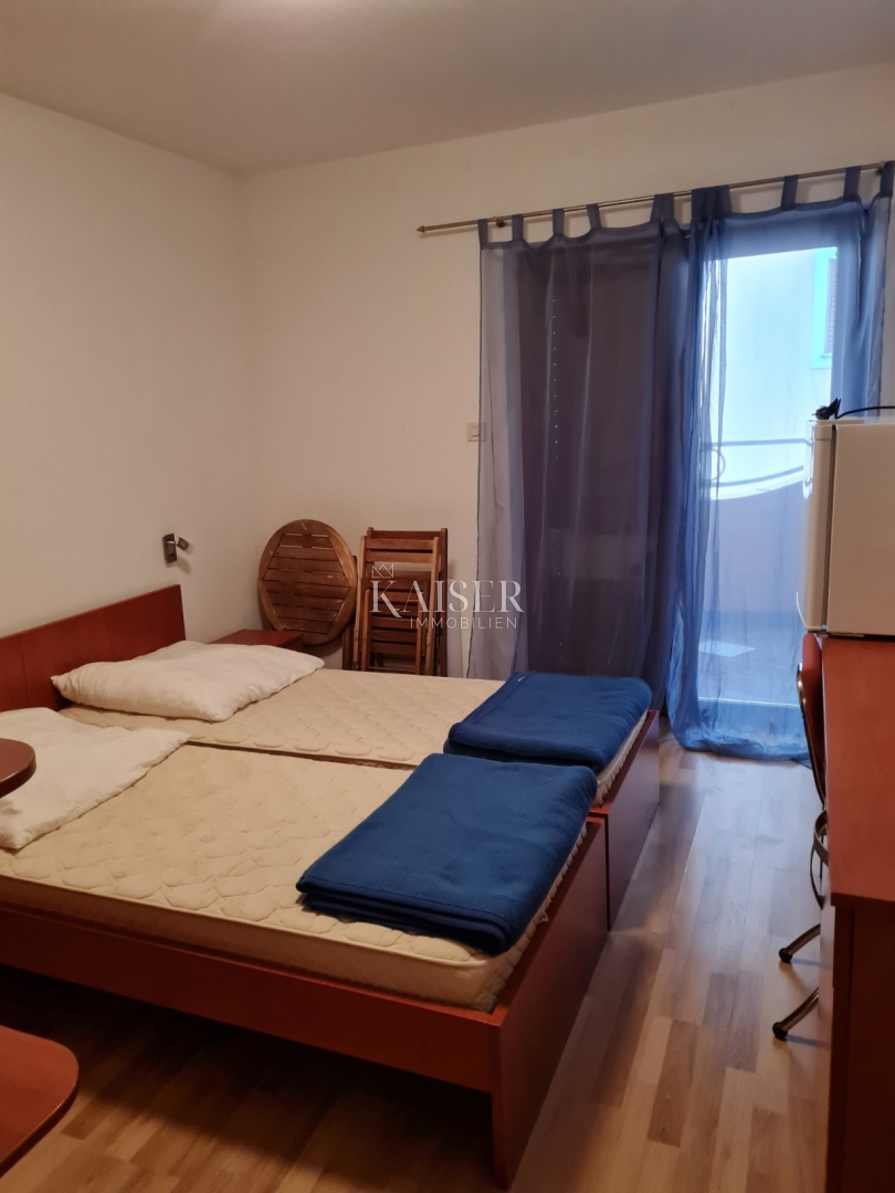 Isola di Cres, Cres, casa con più appartamenti