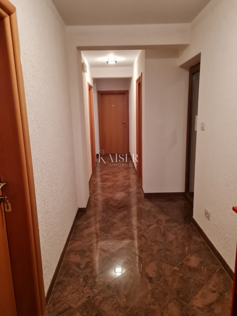 Isola di Cres, Cres, casa con più appartamenti